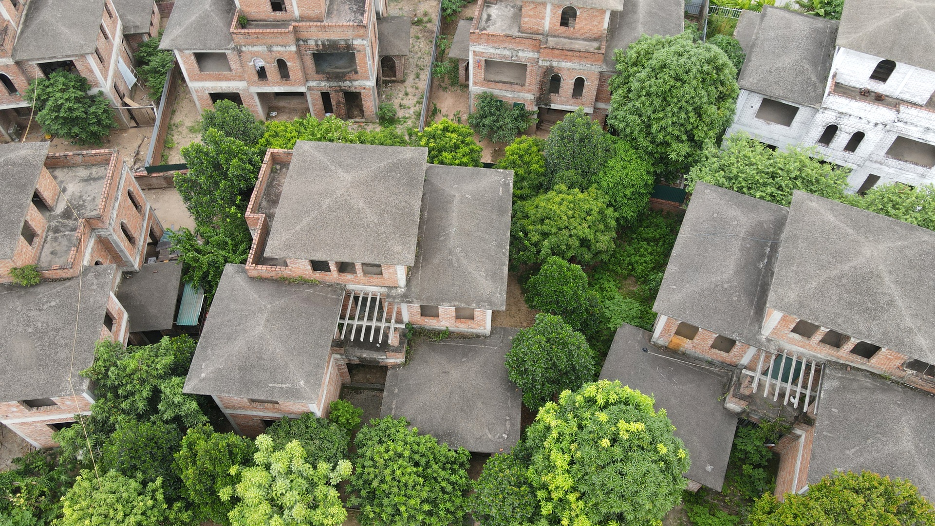 Khu đô thị dang dở, la liệt biệt thự triệu đô bỏ hoang ở Hà Nội - 5 Khu đô thị dang dở, la liệt biệt thự triệu đô bỏ hoang ở Hà Nội - 5