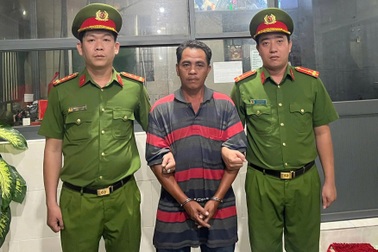 Em trai dùng ghế tấn công CSGT để giúp anh ruột bỏ chạy ở TPHCM