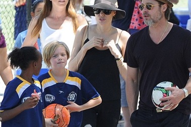 Ngày cuối tuần vui vẻ của gia đình Jolie - Pitt