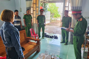 Cho vay lãi nặng cầm cố sổ đỏ, khi bị bắt mới biết sổ giả