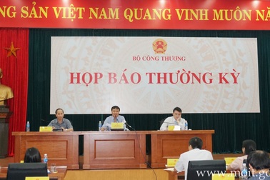 Bộ Công Thương: Dầu ăn bẩn không bán ở trong nước