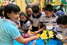 Giáo viên TPHCM bị giảm mạnh thu nhập tăng thêm