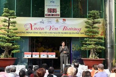 Mang "Xuân yêu thương" về sớm với người nghèo