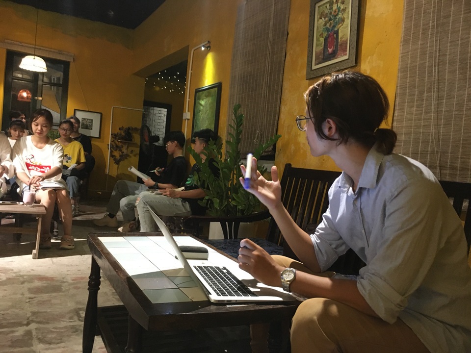 Cựu giảng viên trẻ mở lớp dạy tiếng Anh miễn phí - 1