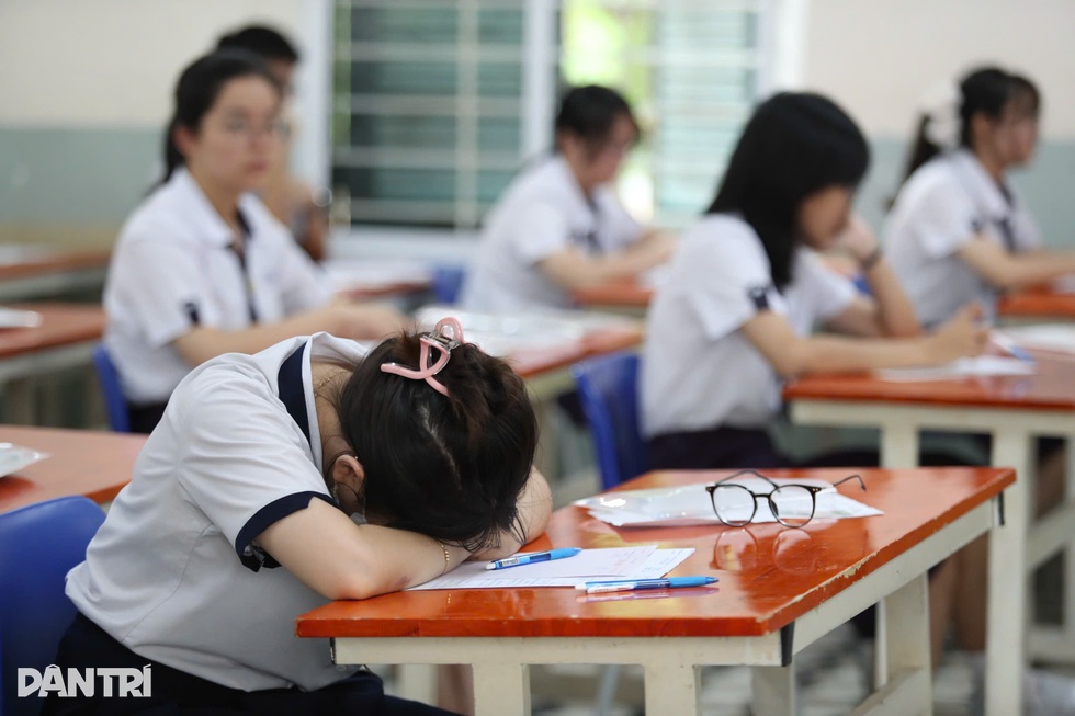 Đổi mới đề thi trước đổi mới dạy học: Rủi ro nếu gặt lúa non - 10 Đổi mới đề thi trước đổi mới dạy học: Rủi ro nếu gặt lúa non - 10