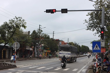 CPU vận hành đèn tín hiệu giao thông trên quốc lộ 1A phải... đi mượn