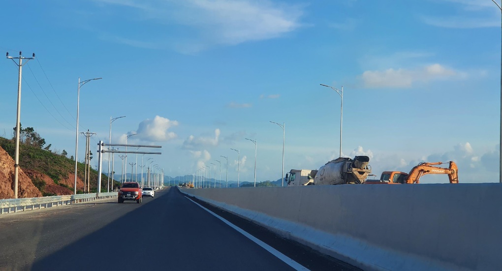 Ngóng trạm dừng nghỉ trên cao tốc từ Hạ Long về Móng Cái - 2 Ngóng trạm dừng nghỉ trên cao tốc từ Hạ Long về Móng Cái - 2