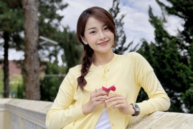 "Sao nhí" Tam Triều Dâng: Nhan sắc rực rỡ tuổi 28, tin đồn hẹn hò mỹ nam 9X