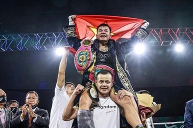 Võ sĩ Thu Nhi dự giải vô địch boxing quốc gia: Dùng dao mổ trâu để chặt gà?