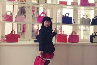 Chiều con kiểu nhà giàu