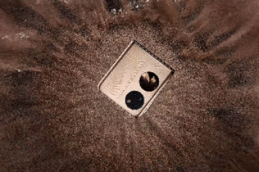 Huawei trình làng P50 Pocket, smartphone gập vỏ sò giá 1.400 USD