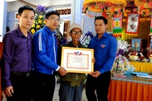 Truy tặng bằng khen dân quân tự vệ gục chết sau 2 ngày lội mưa lũ cứu dân