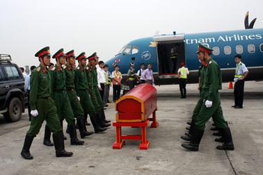 Diễn tập nghi thức Quốc tang Đại tướng tại sân bay Nội Bài