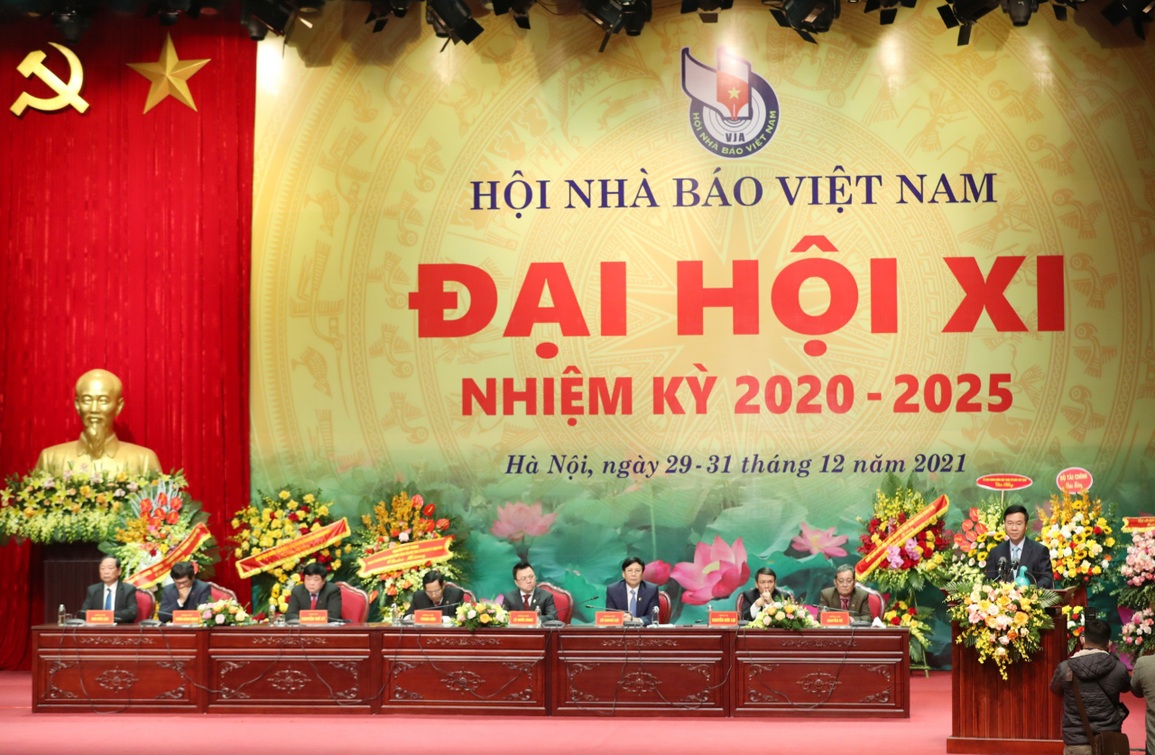 Hàng trăm nhà báo không ngại hiểm nguy, chiến đấu trên tuyến đầu chống dịch - 2 Hàng trăm nhà báo không ngại hiểm nguy, chiến đấu trên tuyến đầu chống dịch - 2