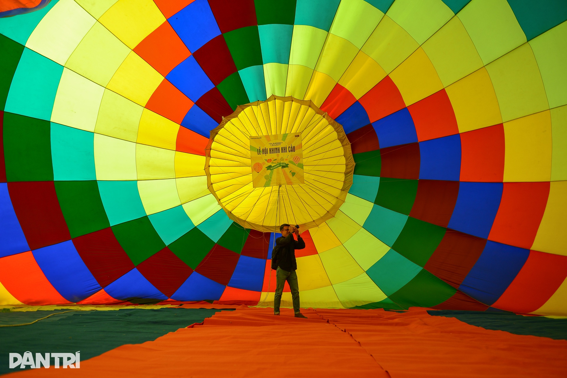Langit Da Lat berwarna-warni semasa festival belon udara panas - 7 Bầu trời Đà Lạt rực rỡ sắc màu trong lễ hội khinh khí cầu - 7