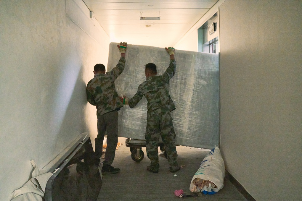 Nghề bốc vác lương 3,5 triệu đồng/ngày, chân đạp phải đinh vẫn phải chạy - 5 Nghề bốc vác lương 3,5 triệu đồng/ngày, chân đạp phải đinh vẫn phải chạy - 5