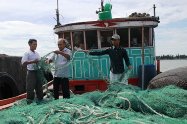 Tàu Trung Quốc phá ngư lưới cụ của 4 tàu cá Việt Nam