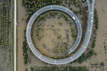 Quan chức Trung Quốc qua đời sau 30 ngày liên tục trông đê ngăn lũ lụt