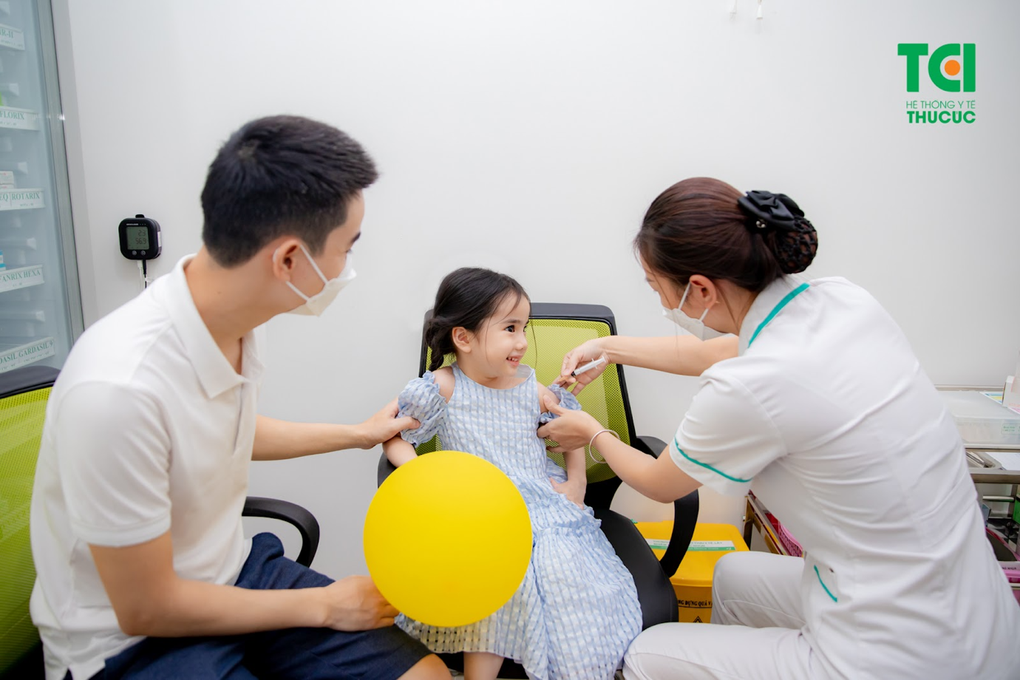 Trẻ mắc thủy đậu tăng cao - 3 Trẻ mắc thủy đậu tăng cao - 3