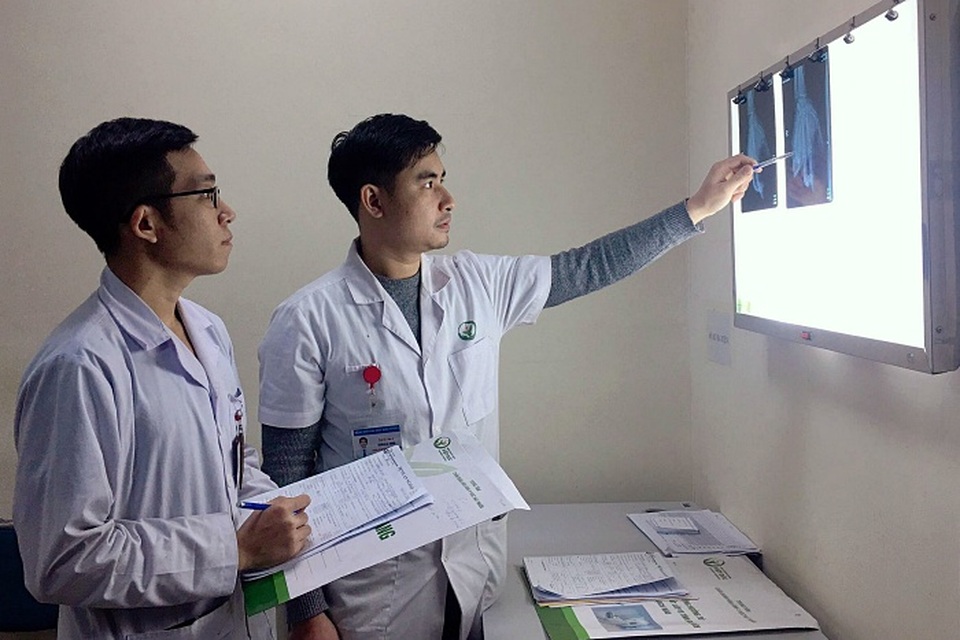 Liên tiếp các trường hợp chấn thương nặng vào viện cấp cứu do pháo tự chế - 1 Liên tiếp các trường hợp chấn thương nặng vào viện cấp cứu do pháo tự chế - 1