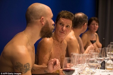 Có gì bên trong nhà hàng yêu cầu du khách phải khỏa thân hoàn toàn?