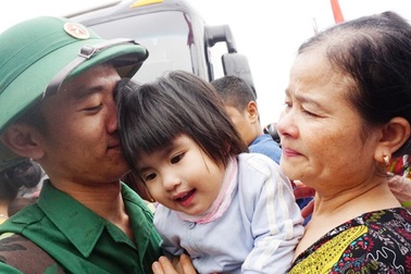 Cử nhân đại học tình nguyện nhập ngũ để rèn mình