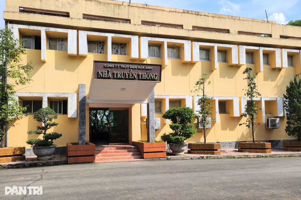 Bức thư bí ẩn trong khối bê tông từ 1983, năm 2100 mới được mở - 5