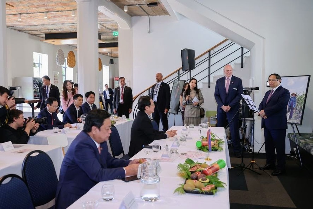 Thủ tướng ăn quả và nghe bài hát đặc biệt của thổ dân New Zealand - 3 Thủ tướng ăn quả và nghe bài hát đặc biệt của thổ dân New Zealand - 3