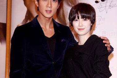 Ngô Tôn - Goo Hye Sun thân mật trước báo giới