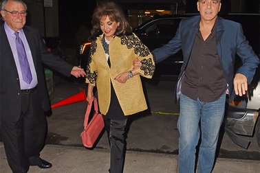 George Clooney thân thiết với bố mẹ vợ