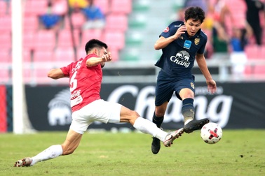 Thái Lan hoà đội Thai-League All Stars dù hai lần dẫn trước