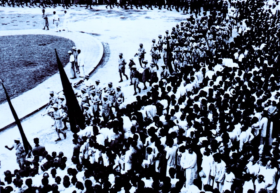 Cách mạng tháng 8.jpg Cách mạng tháng 8.jpg
