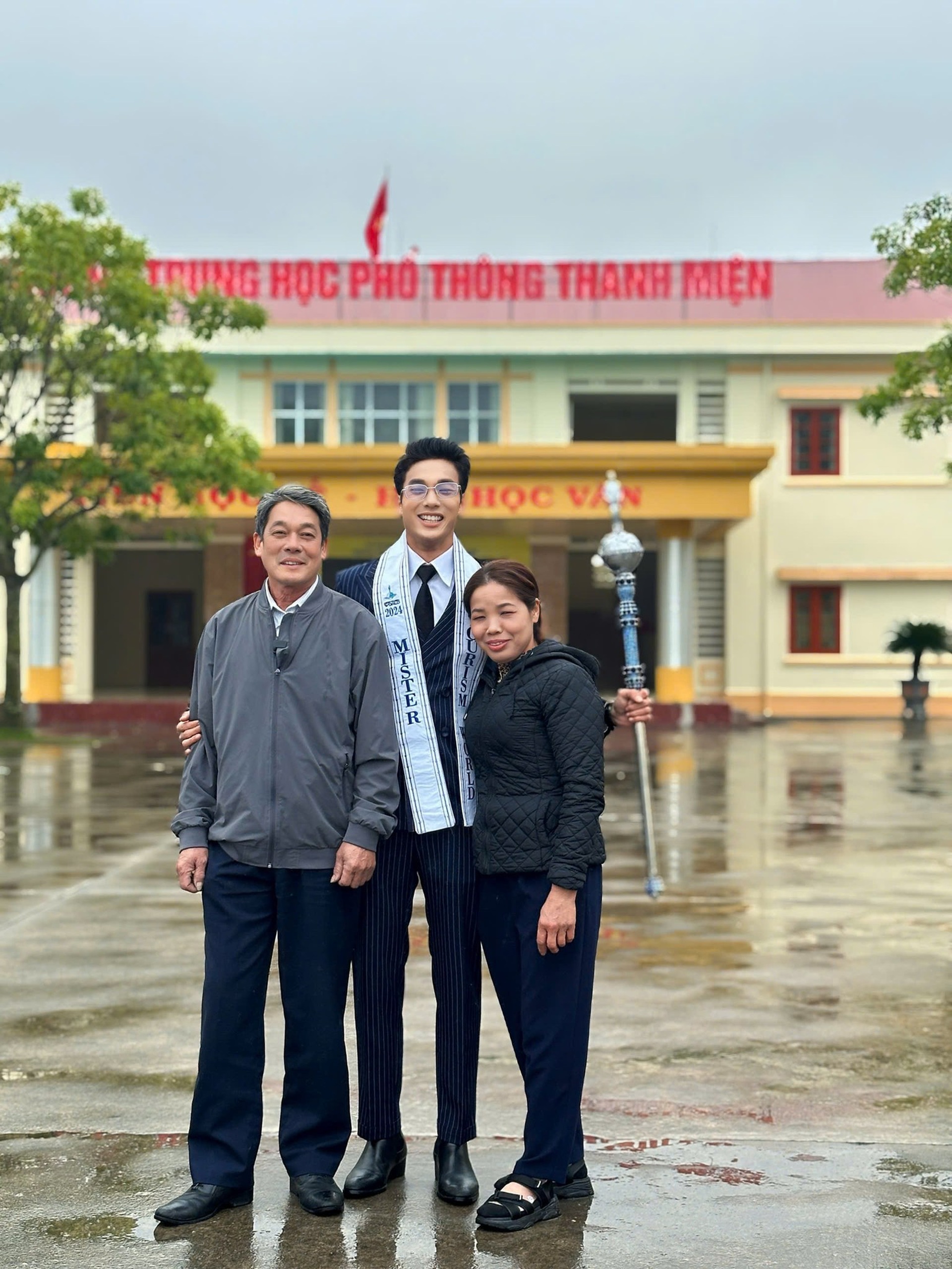 Mỹ nam cao 1,88m nổi bật trong đội hình tập luyện diễu hành là ai? - 7 Mỹ nam cao 1,88m nổi bật trong đội hình tập luyện diễu hành là ai? - 7