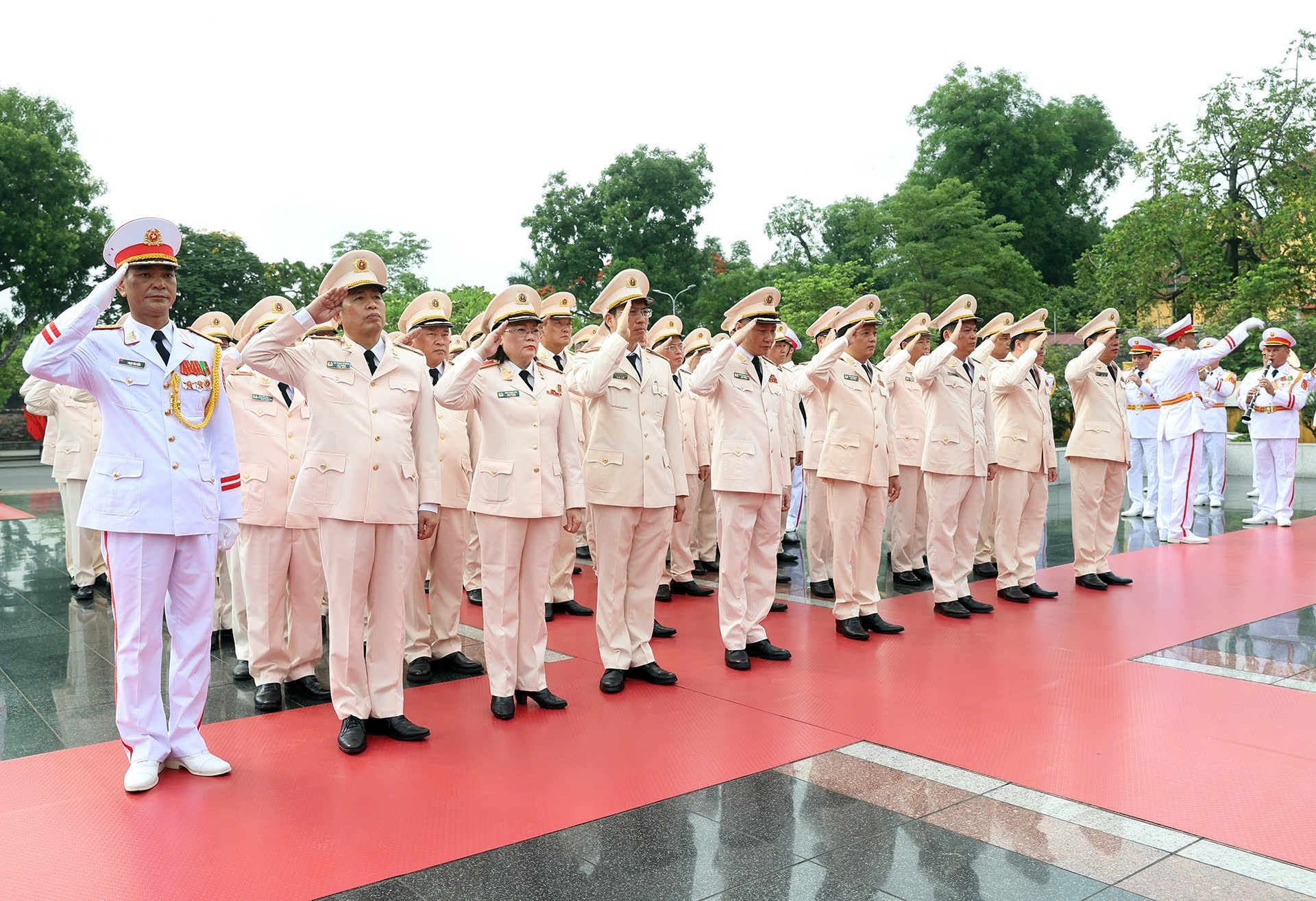 Hình ảnh lãnh đạo Đảng, Nhà nước vào Lăng viếng Bác nhân ngày 19/5 - 14