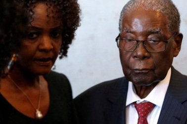 Trộm khoắng sạch vali đầy tiền trong nhà cựu Tổng thống Zimbabwe
