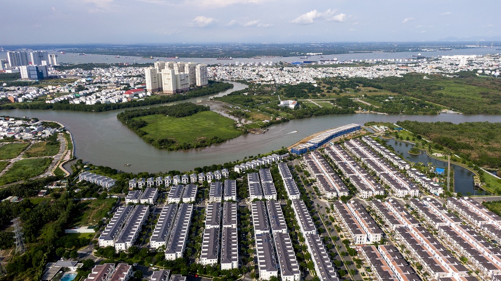 Bị tuýt còi vì vẽ thêm việc - 1