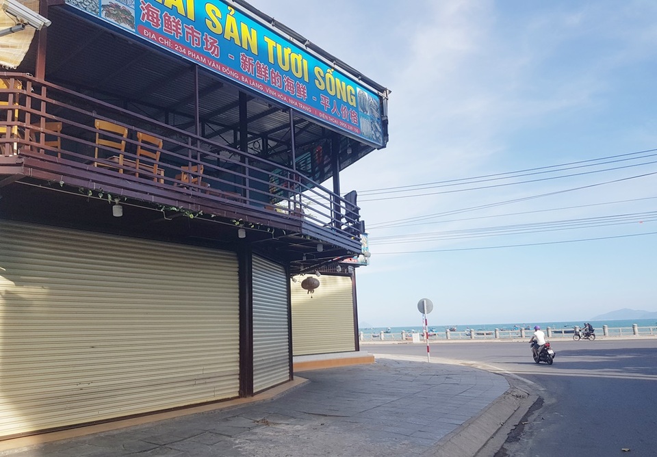 Nha Trang: Hàng loạt nhà hàng hải sản đóng cửa vì vắng khách - 2 Nha Trang: Hàng loạt nhà hàng hải sản đóng cửa vì vắng khách - 2