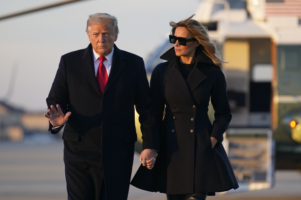 Bị Facebook cấm cửa 2 năm, ông Trump bóng gió ngày trở lại Nhà Trắng - 2 Bị Facebook cấm cửa 2 năm, ông Trump bóng gió ngày trở lại Nhà Trắng - 2
