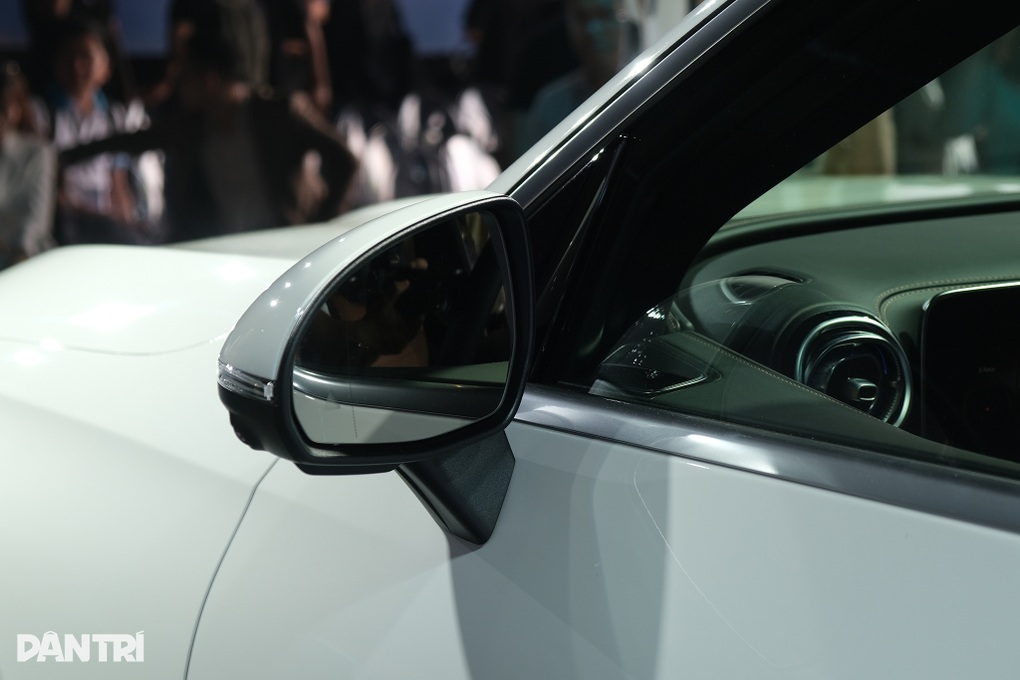 Mercedes-Benz GLC 2023 giá từ 2,3 tỷ đồng, đối thủ của BMW X3 và Audi Q5 - 2 Mercedes-Benz GLC 2023 giá từ 2,3 tỷ đồng, đối thủ của BMW X3 và Audi Q5 - 2