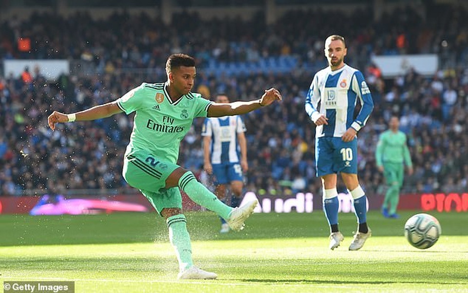 Đánh bại Espanyol, Real Madrid tạm thời dẫn đầu bảng La Liga - 1 Đánh bại Espanyol, Real Madrid tạm thời dẫn đầu bảng La Liga - 1