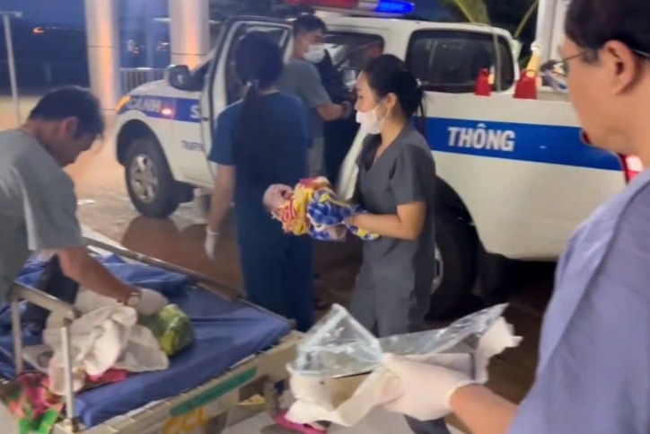 Sản phụ sinh con ngay trên xe đặc chủng của Cảnh sát giao thông - 2