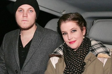 Lisa Marie Presley không muốn trở về ngôi nhà nơi con trai tự vẫn