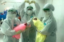 Sản phụ F0 mang song thai "mẹ tròn con vuông"