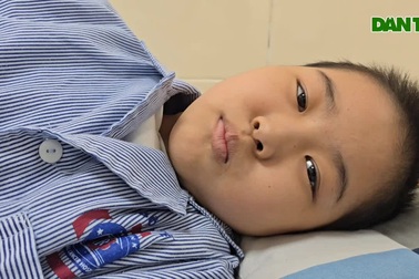 Bé gái 10 tuổi mắc ung thư máu: "Con ước được trở về đi học"