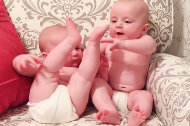 Khoảnh khắc đáng yêu của bé