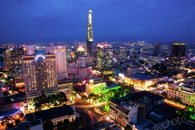 Video: Sôi động Đêm Sài Gòn