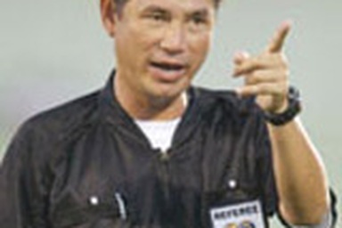 Khởi tố cùng lúc 7 trọng tài và 1 HLV