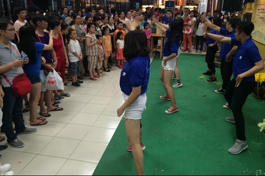 Giới trẻ Sài thành vui chơi “tung trời” dịp cuối tuần