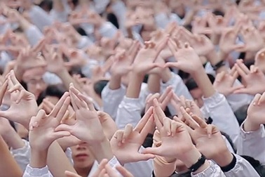 Tấm lòng của hơn 3.000 học sinh hát vì thầy Văn Như Cương vào đề thi