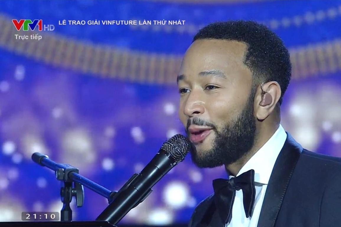 3 ca khúc John Legend biểu diễn trên sân khấu Nhà hát Lớn Hà Nội - 1 3 ca khúc John Legend biểu diễn trên sân khấu Nhà hát Lớn Hà Nội - 1
